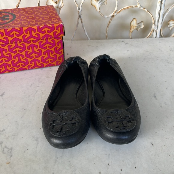 Tory Burch Reva Tumbled Leather (Tonal Logo) - Picture 2 of 3